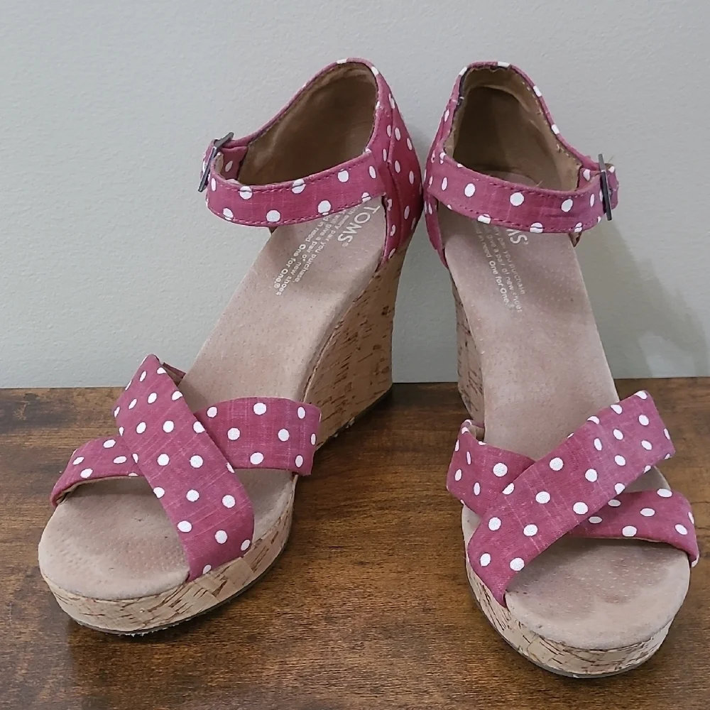 Toms Cranberry & White Polka Dot Wedge Sandals size 9